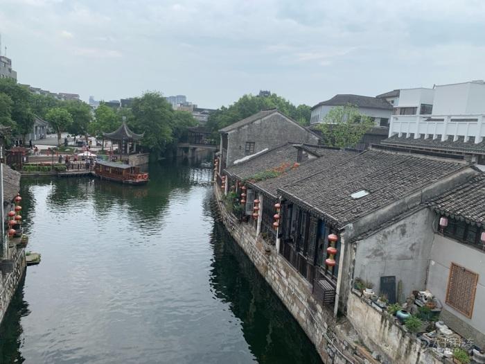 你觉得地铁是否有必要设立女性车厢?红迪网-尽情分享,极速流畅